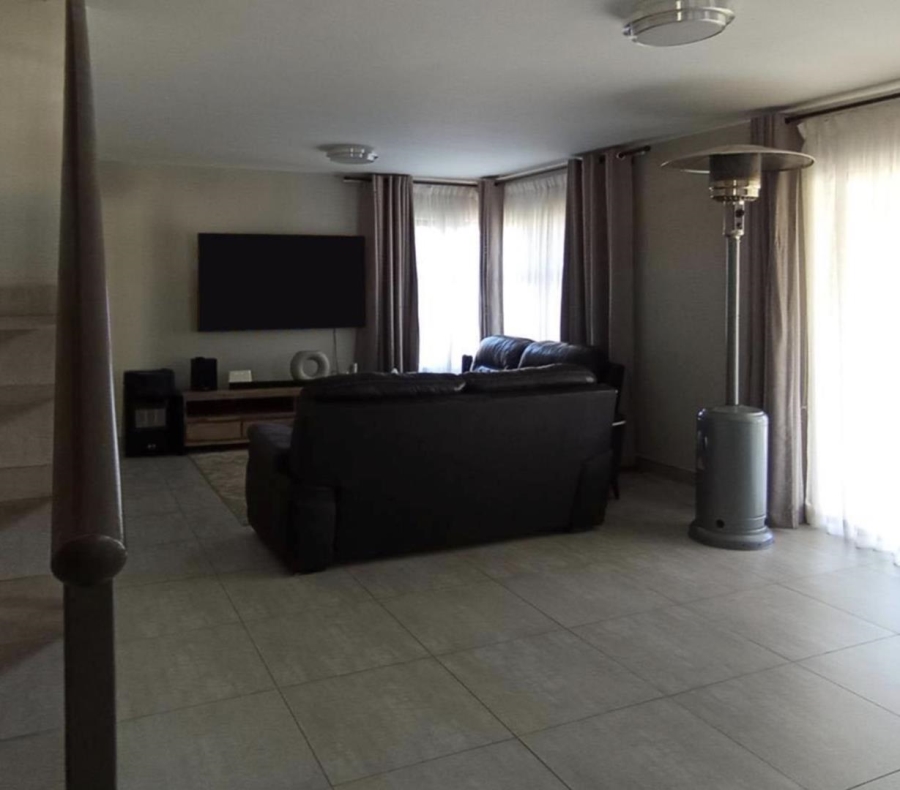 4 Bedroom Property for Sale in Hartbeespoort North West